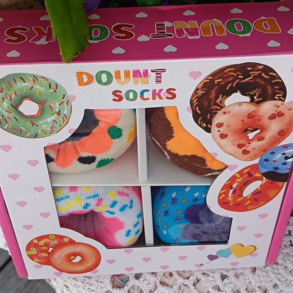 🆕️LAST BOX🍩DONUT NOVELTY COLORFUL UNIQUE SOCKS/ SET OF 4 IN BAKERY BOX